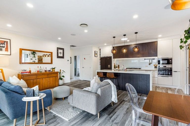 Photo of property in 9 Walter Ruddock Avenue, Kumeu, 0810