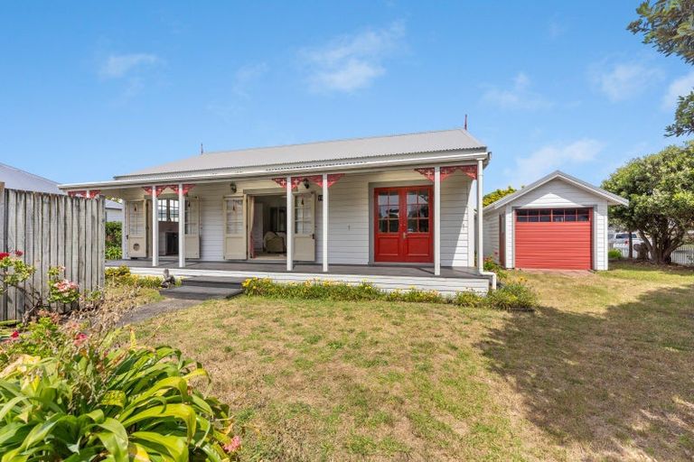 Photo of property in 1 Eruini Street, Waikanae Beach, Waikanae, 5036