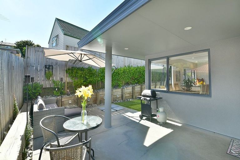 Photo of property in 2/128 Brian Crescent, Stanmore Bay, Whangaparaoa, 0932