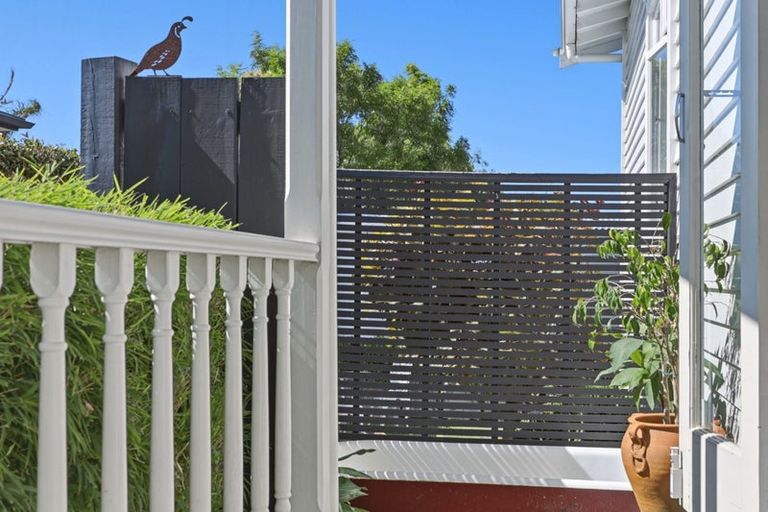 Photo of property in 18 Alberta Street, Point Chevalier, Auckland, 1022