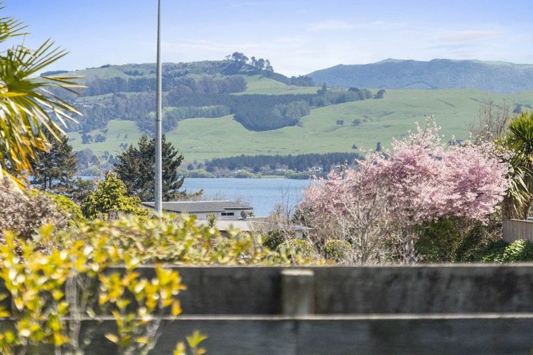 Photo of property in 2 Fairview Terrace, Waipahihi, Taupo, 3330