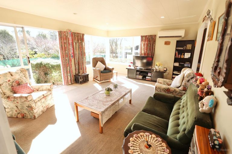 Photo of property in 69 Main North Road, Geraldine, 7930
