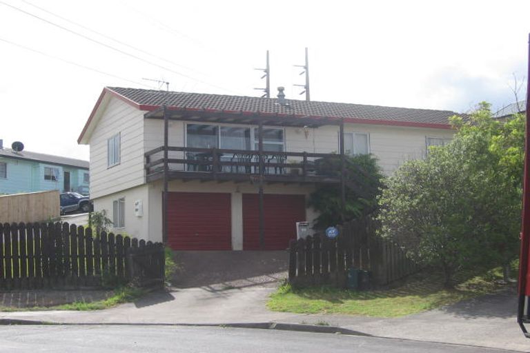 Photo of property in 99 Totaravale Drive, Totara Vale, Auckland, 0629