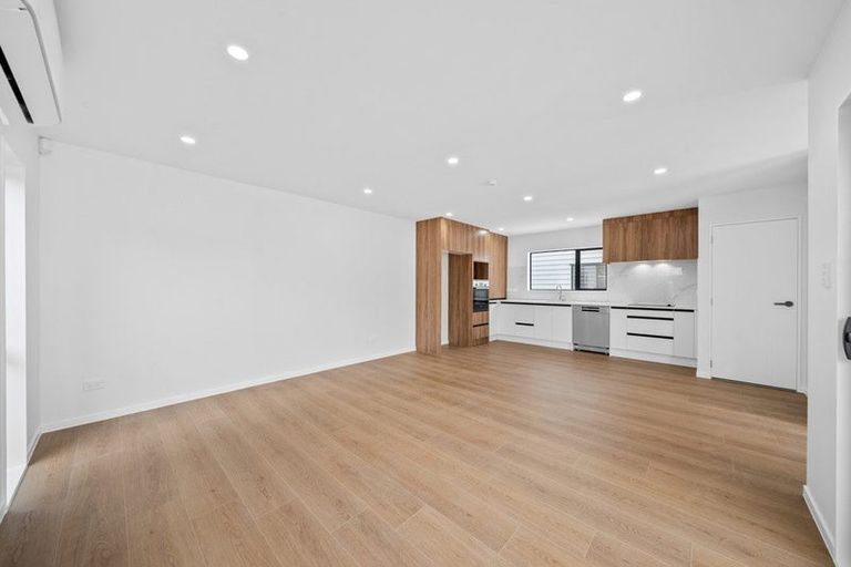 Photo of property in 2/9 Wilson Place, Papakura, 2110