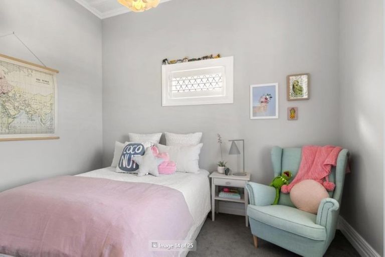 Photo of property in 25 Roslyn Terrace, Stanley Point, Auckland, 0624