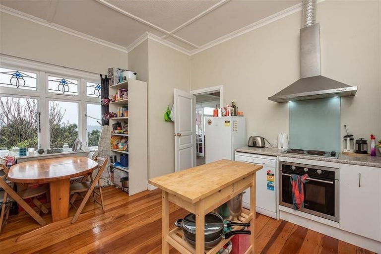 Photo of property in 80 Kelburn Parade, Kelburn, Wellington, 6012