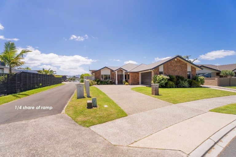 Photo of property in 20 Waitotara Way, Whitianga, 3510