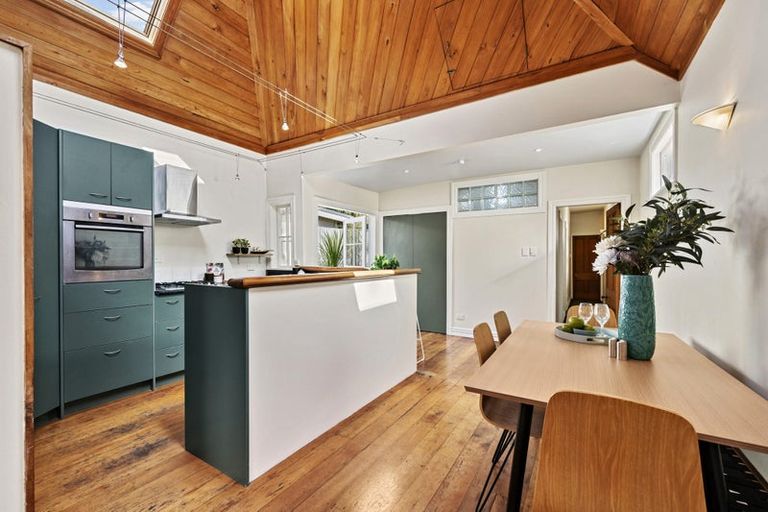 Photo of property in 82 Elizabeth Street, Mount Victoria, Wellington, 6011