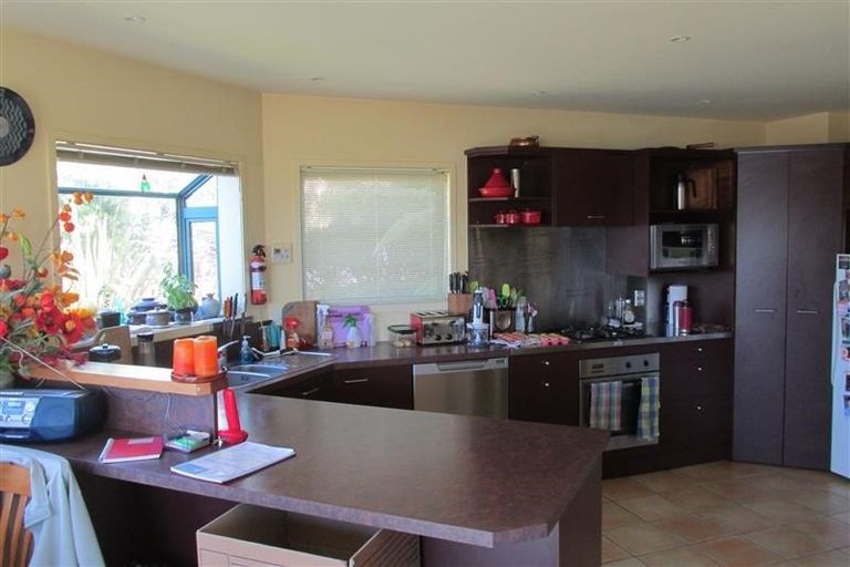 Photo of property in 44 Dress Circle, Newlands, Wellington, 6037