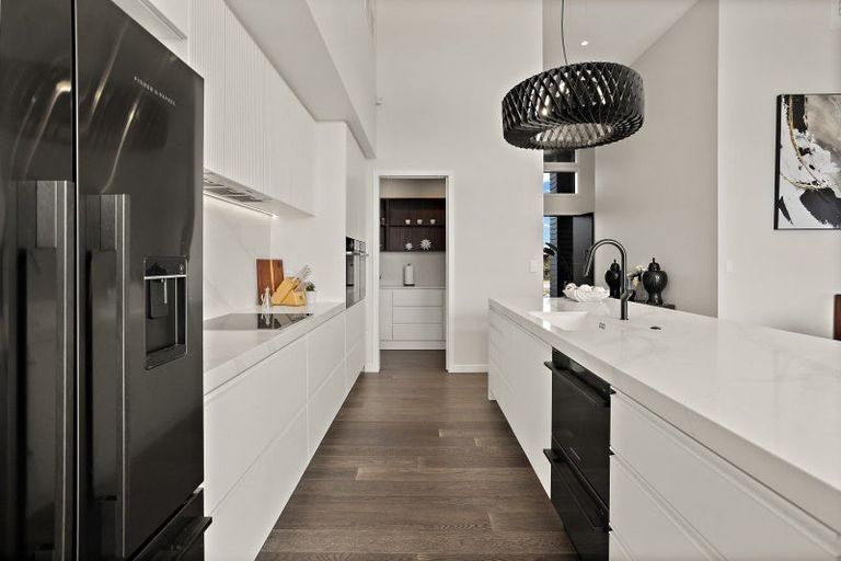 Photo of property in 13 Awatea Drive, Whitianga, 3510