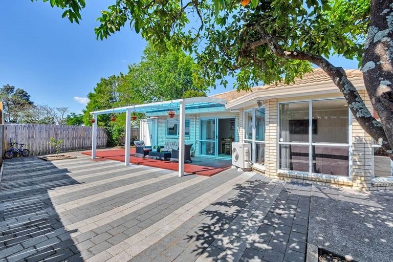 Photo of property in 1/4 Sturges Road, Henderson, Auckland, 0610