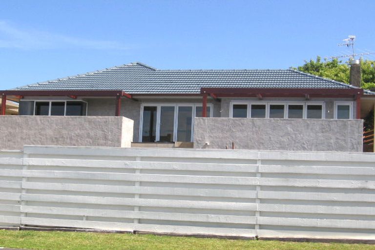 Photo of property in 26 Churchill Road, Murrays Bay, Auckland, 0630