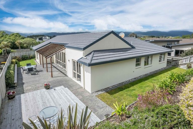 Photo of property in 19 Matuku Place, Paraparaumu Beach, Paraparaumu, 5032
