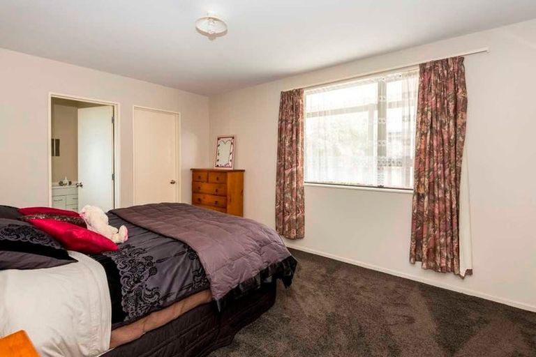 Photo of property in 24 Sylvia Street, Parklands, Christchurch, 8083