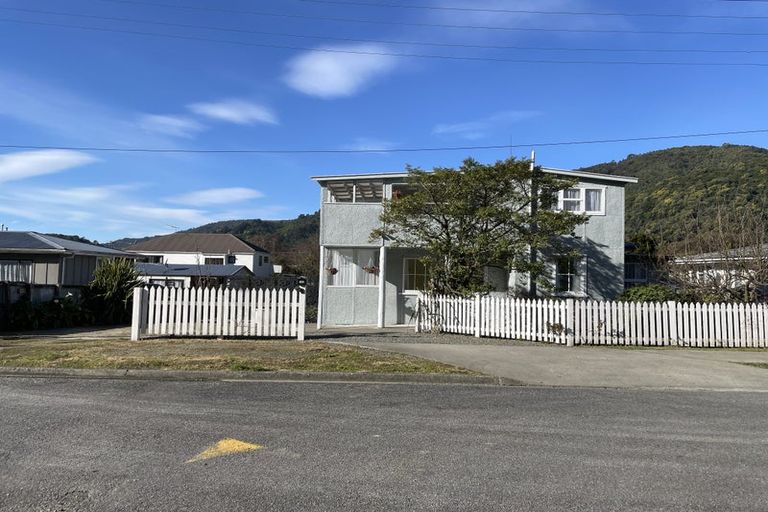 Photo of property in 6 Durham Street, Picton, 7220