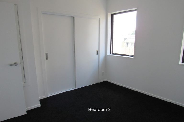 Photo of property in 3/15 Chivalry Road, Glenfield, Auckland, 0629