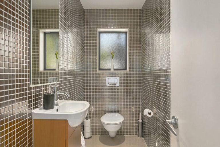 Photo of property in 1/8 The Esplanade, Campbells Bay, Auckland, 0630