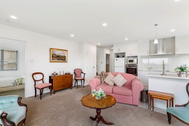 Photo of property in 25 Pioneer Rise, Silverdale, 0932