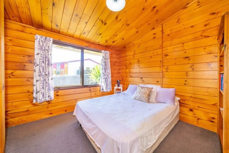 Photo of property in 10 Jasper Grove, Birchville, Upper Hutt, 5018