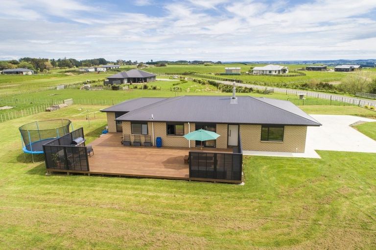 Photo of property in 64 View Road, Halcombe, Feilding, 4779