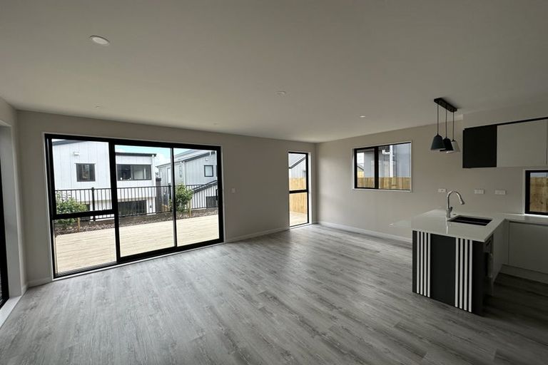 Photo of property in 16 Pohewa Road, Silverdale, 0932