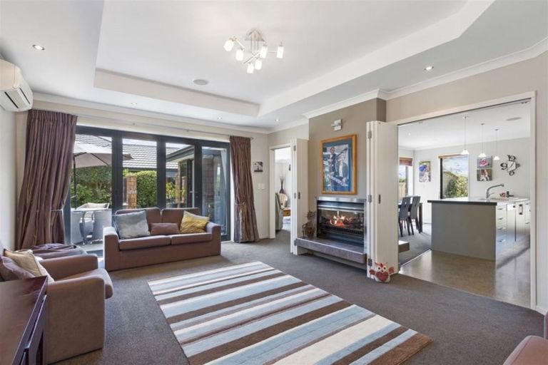 Photo of property in 28 Bottle Lake Drive, Parklands, Christchurch, 8083