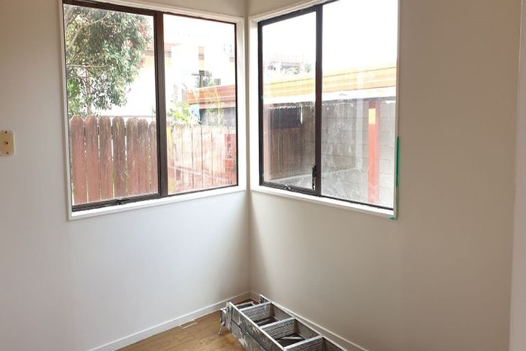 Photo of property in 1/8 Greenstone Place, Clover Park, Auckland, 2019