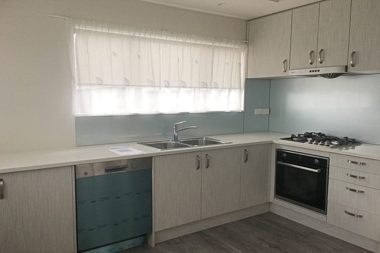 Photo of property in 109 Reeves Road, Pakuranga Heights, Auckland, 2010