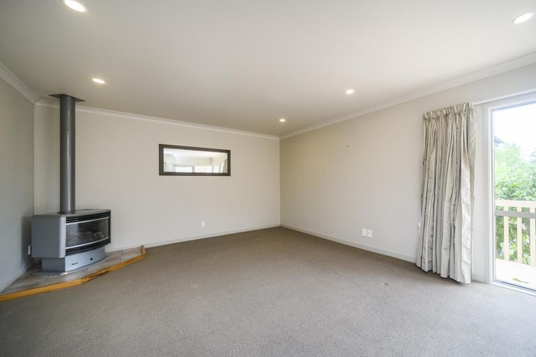 Photo of property in 21 Johnstone Drive, Fitzherbert, Palmerston North, 4410