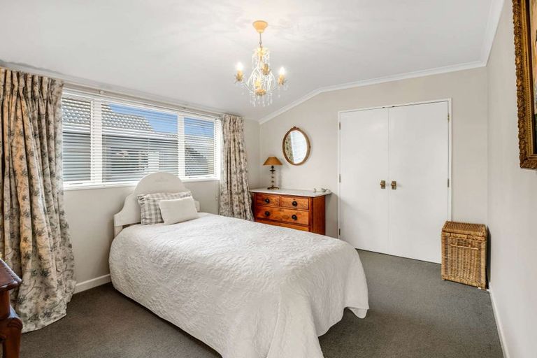 Photo of property in 42 Manapouri Crescent, Hokowhitu, Palmerston North, 4410