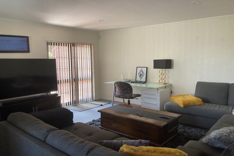 Photo of property in 18 Melrose Road, Island Bay, Wellington, 6023