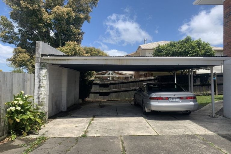 Photo of property in 2/27 Holland Road, Hillcrest, Auckland, 0627