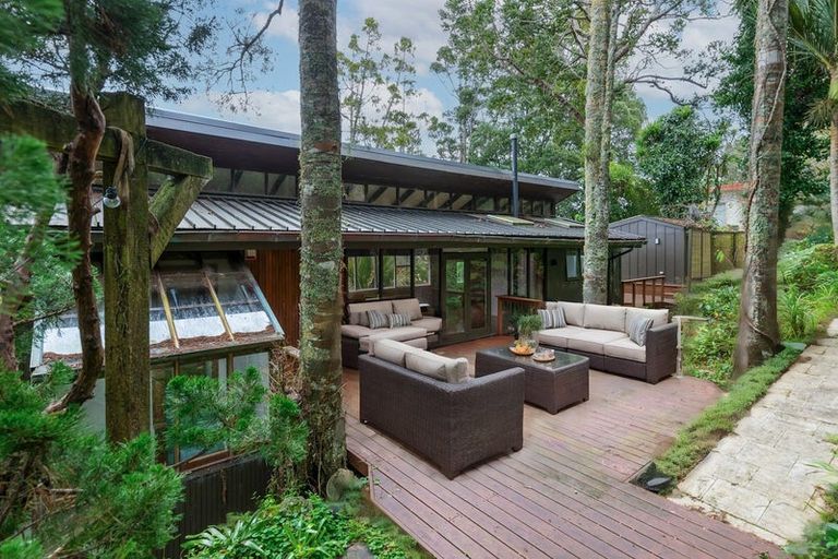 Photo of property in 10 Rangiwai Road, Titirangi, Auckland, 0604