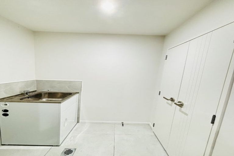 Photo of property in 1/2 Smiths Avenue, Papakura, 2110