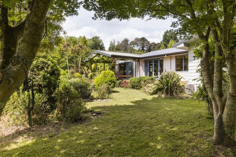 Photo of property in 136 Pohangina Valley Road East, Ashhurst, 4884