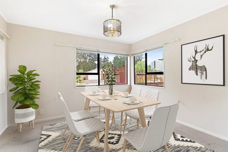 Photo of property in 44 Golfland Drive, Golflands, Auckland, 2013