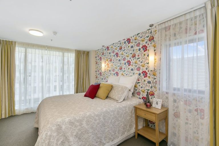 Photo of property in Montreaux Apartments, 10i/164 The Terrace, Wellington Central, Wellington, 6011