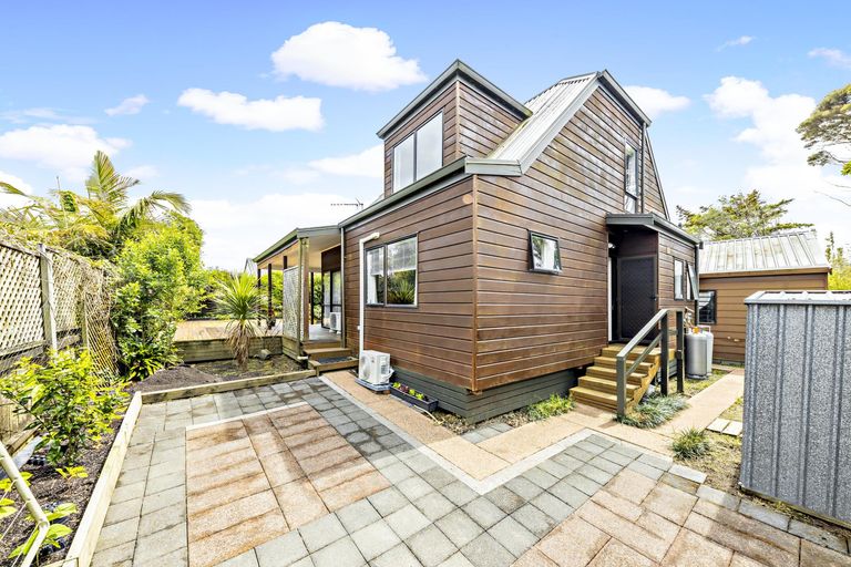 Photo of property in 2/80 Glengarry Road, Glen Eden, Auckland, 0602
