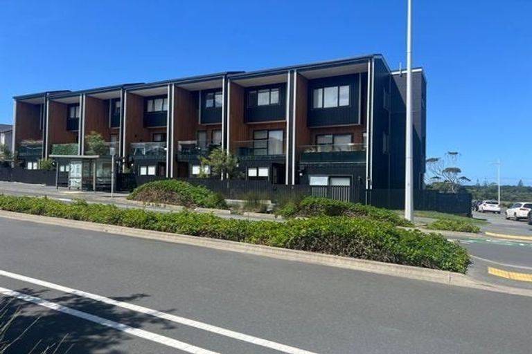 Photo of property in 121 Te Oneroa Way, Long Bay, Auckland, 0630