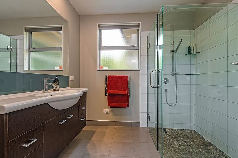 Photo of property in 38 Oram Drive, Turitea, Palmerston North, 4472