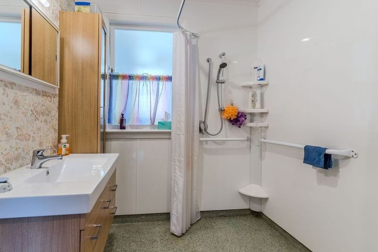 Photo of property in 18 Weir Street, Green Island, Dunedin, 9018