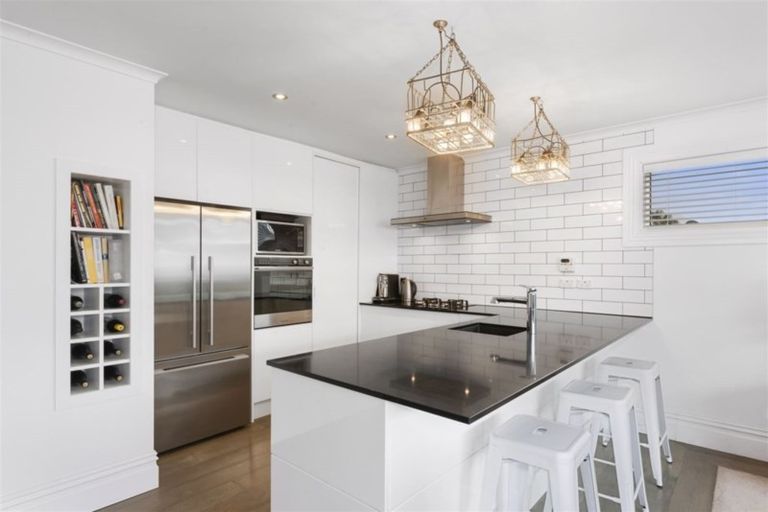 Photo of property in 1c Eversleigh Road, Belmont, Auckland, 0622