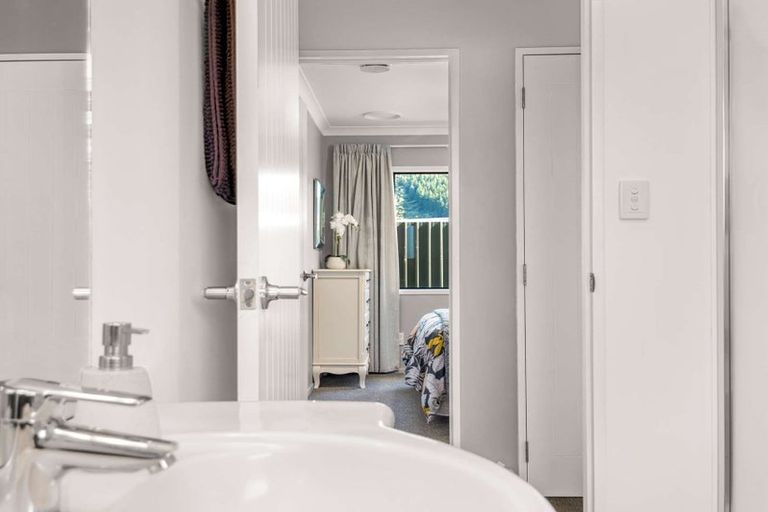 Photo of property in 19a Kawaha Point Road, Fairy Springs, Rotorua, 3015