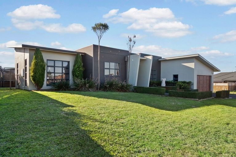 Photo of property in 54 Cairns Crescent, Rototuna, Hamilton, 3210