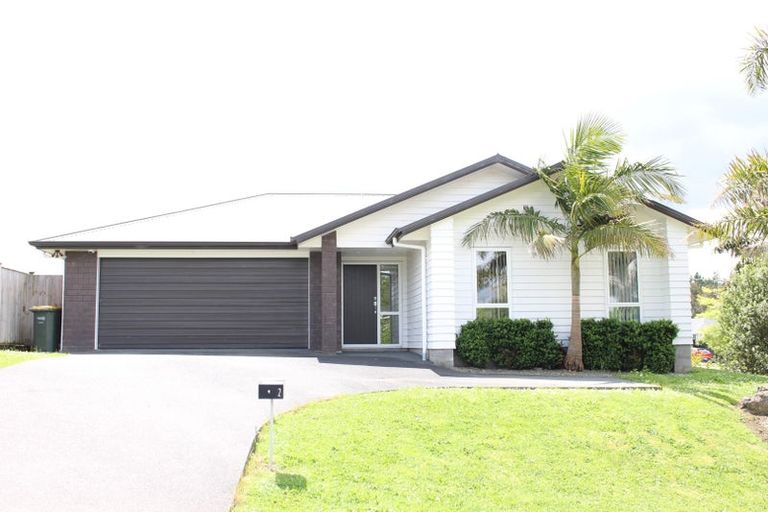 Photo of property in 2 Malbec Place, Huapai, Kumeu, 0810