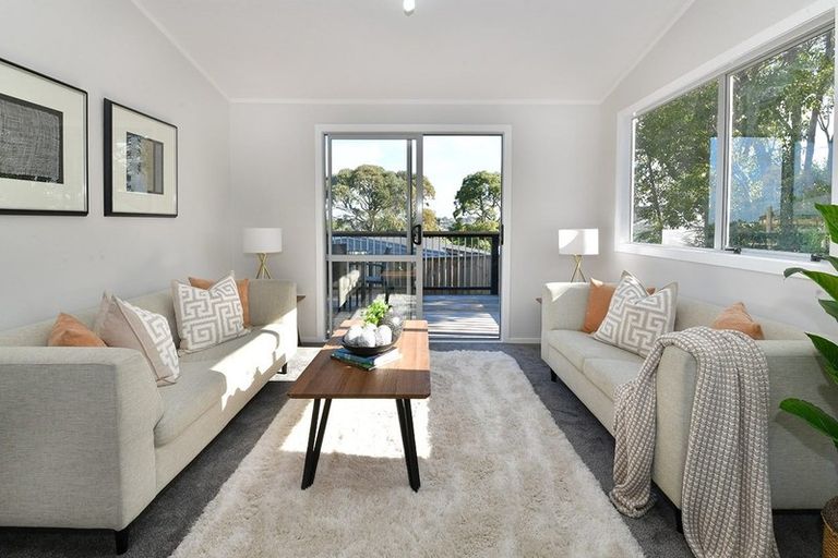 Photo of property in 17 Shakespear Road, Army Bay, Whangaparaoa, 0930