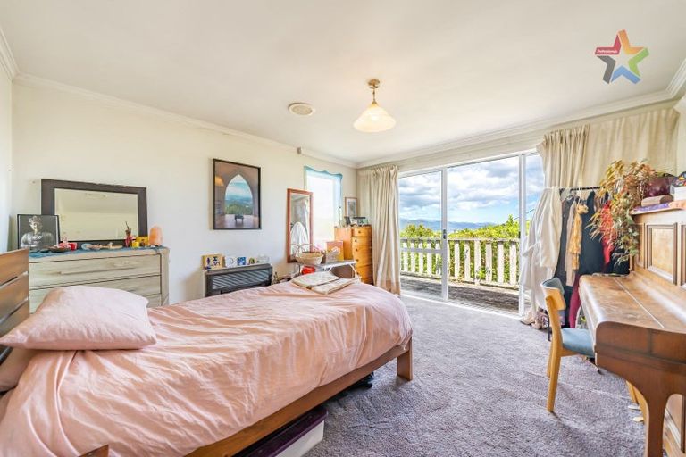 Photo of property in 4 Pekanga Road, Normandale, Lower Hutt, 5010