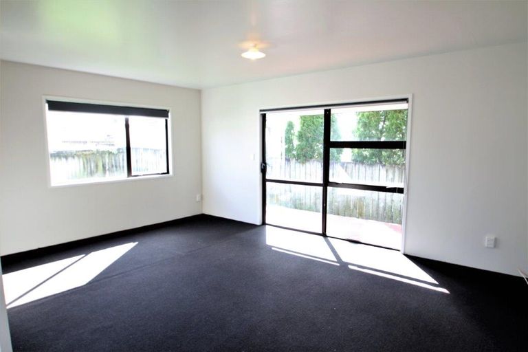 Photo of property in 4/10 Solveig Place, Randwick Park, Auckland, 2105