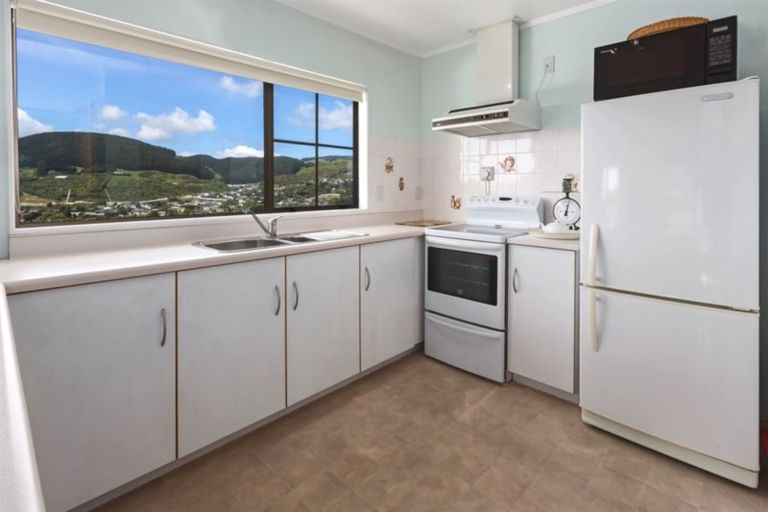 Photo of property in 2 Saint Aidans Way, Tawa, Wellington, 5028
