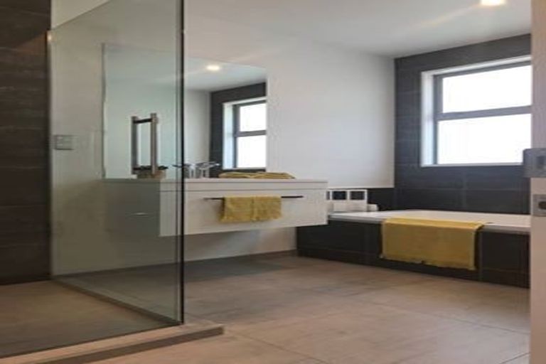 Photo of property in 14 Shillingford Boulevard, Rolleston, 7615